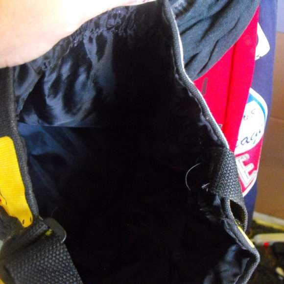 Harajuku Lovers Bucketbag Crossbody Drawstring - Picture 6 of 6